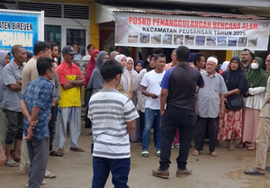 Aksi Protes Warga Terkait Penanganan Bencana Alam Diwarnai Unggahan Video Kontroversial di Manggarai Timur
